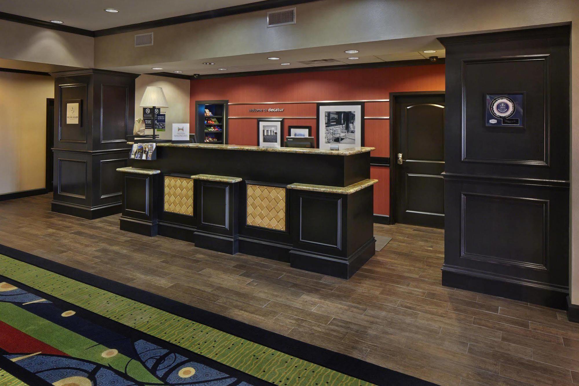Hampton Inn & Suites דיקייטור מראה חיצוני תמונה